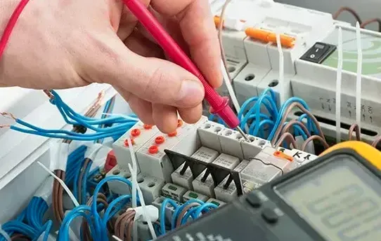 Professional electrician in Lea Bridge
